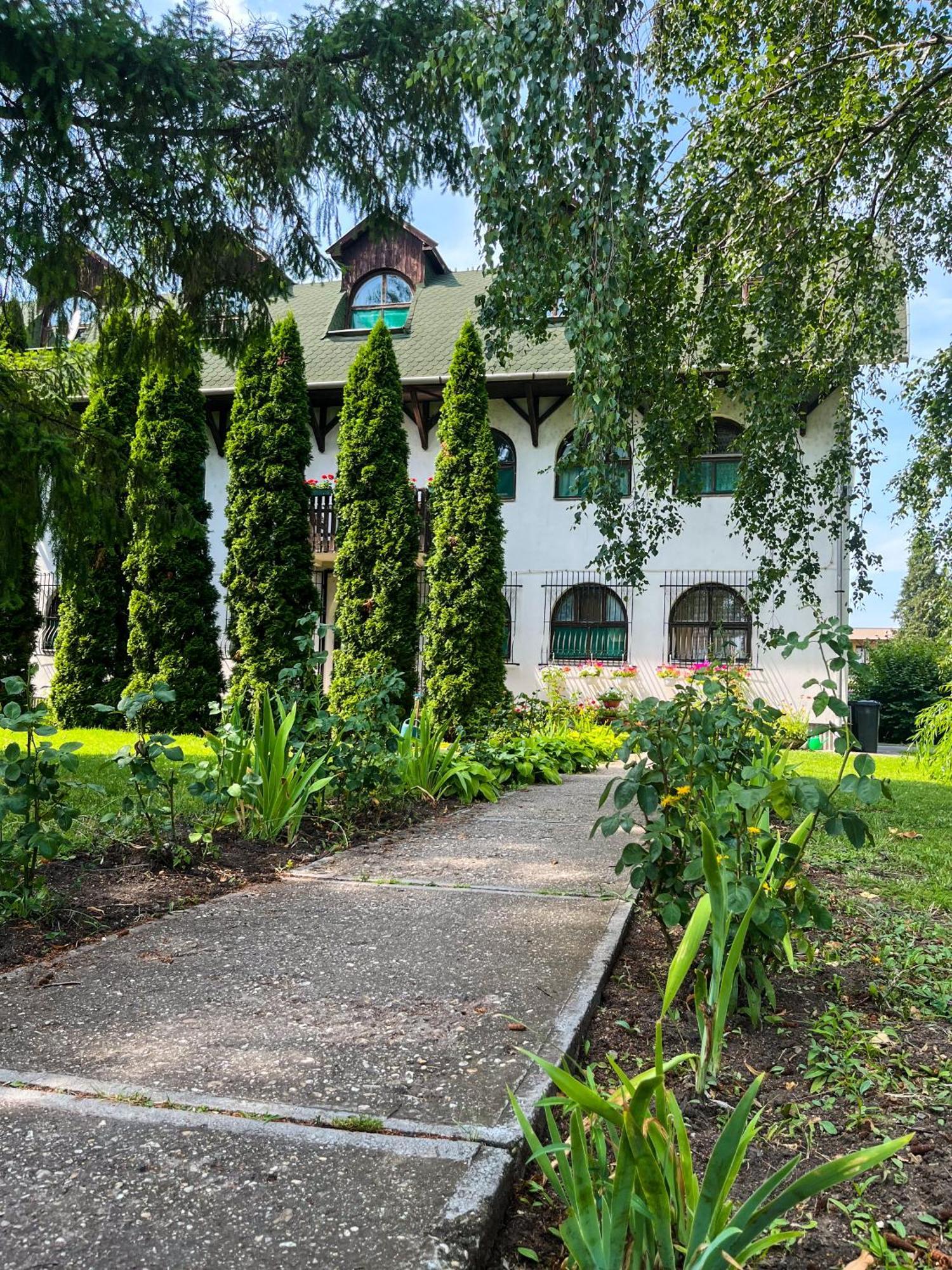 Nosztalgia Villa Mezokovesd Exterior photo